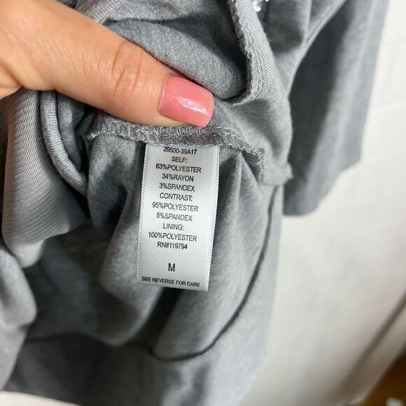 One world womens top size M Sequin Graphic - Picture 7 of 15